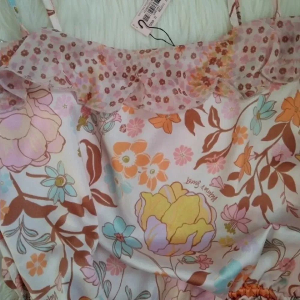 Victoria’s Secret Flounce Satin Romper Size Large - Picture 3 of 3